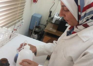 Researcher in laboratory.